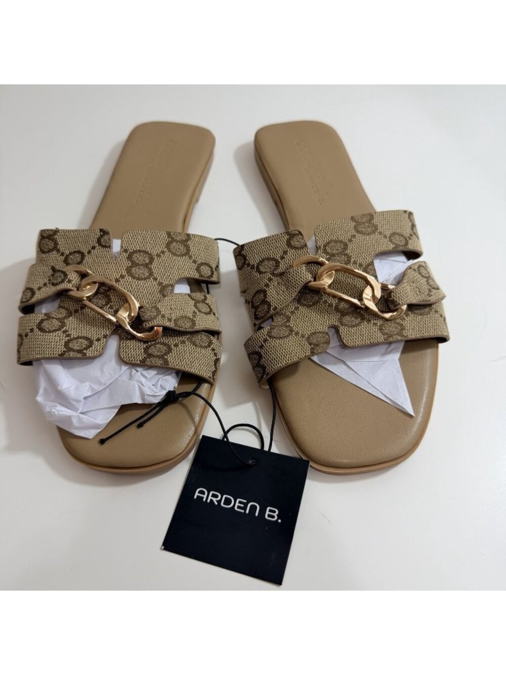 Arden B Women’s Flat Slip On Sandal With Chain Accent Size 8